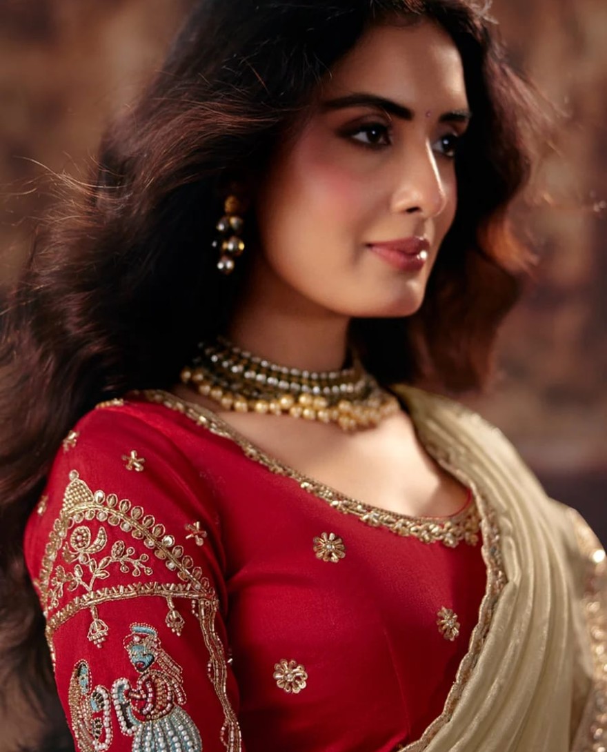 1010 - Beige & Red Designer Style Festive Wear Saree